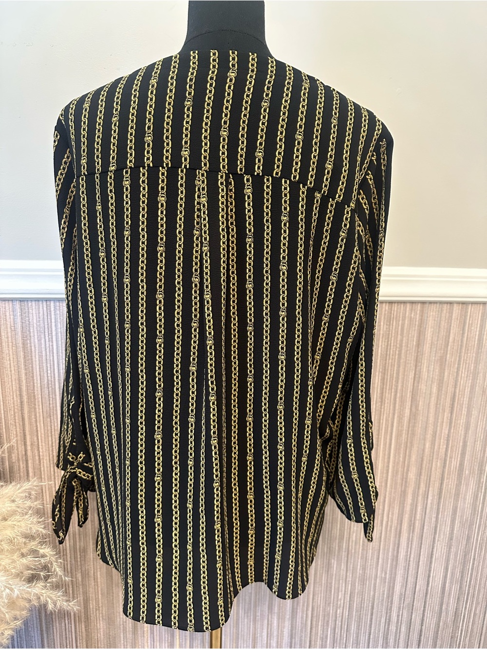 NWT Michael Kors Chain Print Blouse Large Black Gold 3/4 Sleeve Split Neck Top - Picture 5 of 9